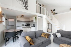 Smart TV, fireplace - Holiday Home in Julianadorp by Beach (Julianadorp aan Zee)