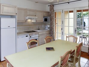 Fridge, dishwasher, cookware/dishes/utensils