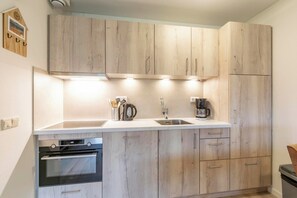 Fridge, microwave, stovetop, dishwasher - Apartment in Callantsoog near Beach (Callantsoog)