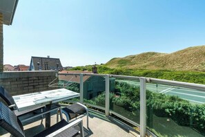 Outdoor dining - Beach Lodge in Callantsoog near Dunes (Callantsoog)