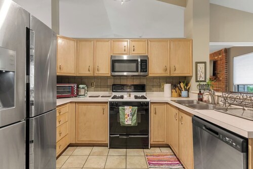 Spacious Retreat: Garden Serenity, Sleeps up to 11