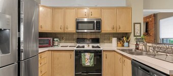 Spacious Retreat: Garden Serenity, Sleeps up to 11