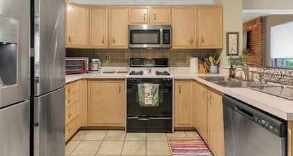 Spacious Retreat: Garden Serenity, Sleeps up to 11