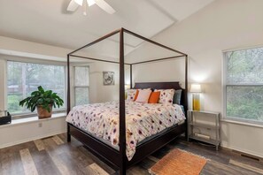 5 bedrooms, desk, iron/ironing board, travel cot