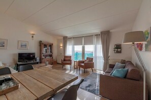 Smart TV - Bright Coastal Hideaway (Julianadorp aan Zee)