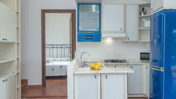 Køleskab, mikrobølgeovn, ovn, brødrister