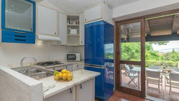 Frigorifero, microonde, forno, tostapane