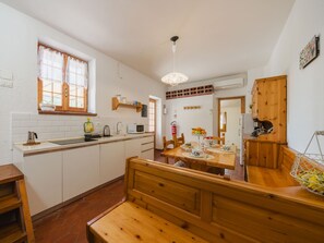 Fridge, microwave, dishwasher, cookware/dishes/utensils - Casa Nueva by Interhome (Moneglia)