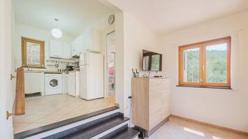 Réfrigérateur, micro-ondes, four, lave-vaisselle