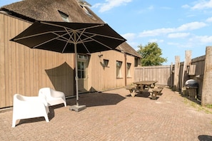 Outdoor dining - Apartment with Garden in Dutch Countryside (Callantsoog)