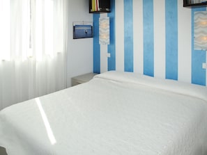 1 chambre, bureau, fer et planche Ă repasser, Wi-Fi