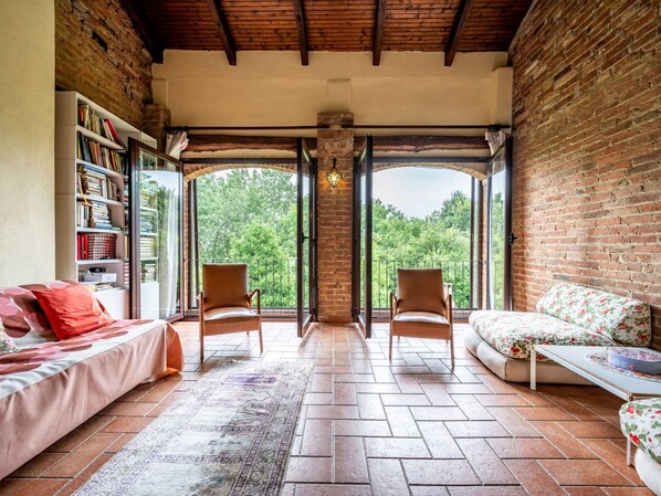 Télévision, cheminée