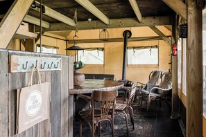 Outdoor dining - Woodlodge Luxe in Duynpark, Callanstoog (Callantsoog)