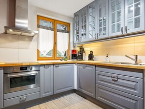 Kjøleskap, mikrobølgeovn, oppvaskmaskin og brødrister