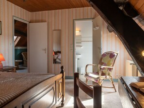 3 habitaciones, tabla de planchar con plancha y internet 