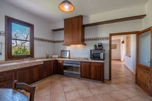 Refrigerador, microondas, horno y lavavajillas