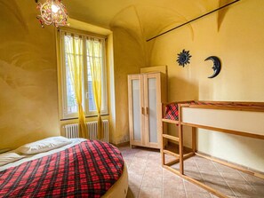 3 habitaciones y tabla de planchar con plancha 