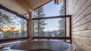 A wooden cabin with a large bathtub and a view of snow-covered mountains. - 02_NTH004_Sup Chalet mit Sauna und Hot Tub 2 Etage by Interhome (Turracher Höhe)