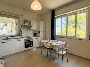 Fridge, oven, cookware/dishes/utensils
