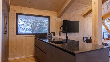 Fridge, microwave, oven, dishwasher