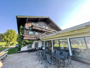 Outdoor dining - Mitteregg by Interhome (Mittersill)