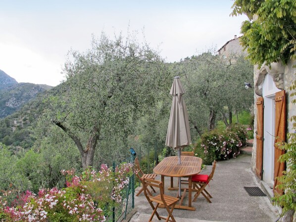 Outdoor dining - Vacation home Miche by Interhome (Collabassa)