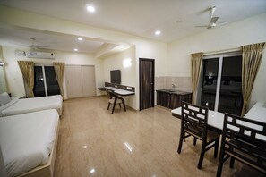 Superior Suite | Escritorio, espacio para trabajar con laptop y wifi gratis 