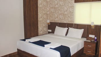 Deluxe Double Room, City View | In-room safe, desk, laptop workspace, soundproofing