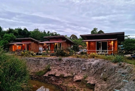 Blick auf das Wasser. Phulunngkhawiew Homestay