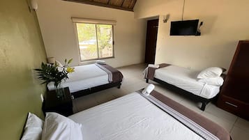 Bungalow Confort, vista a la playa | Baño | Toallas, jabón, shampoo, papel de baño
