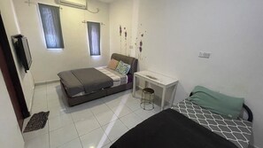 A small, clean room with a bed, a small table, and a window with curtains. - OYO 91026 M&H Hotel 2 (Bandar Penawar)