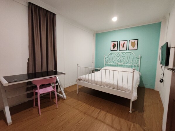 Standard Double Room | Desk, laptop workspace, free WiFi, bed sheets - SongTam Hotel  (Ipoh)