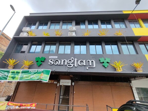 Front of property - SongTam Hotel  (Ipoh)