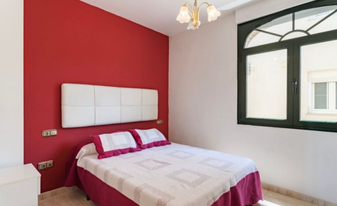 3 slaapkamers, een strijkplank/strijkijzer, wifi, beddengoed