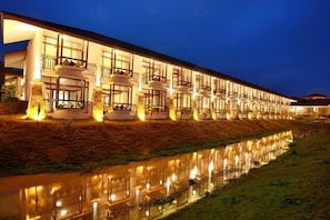 Exterior - Imperial Palace Hot Spring & Resort (Zijin)