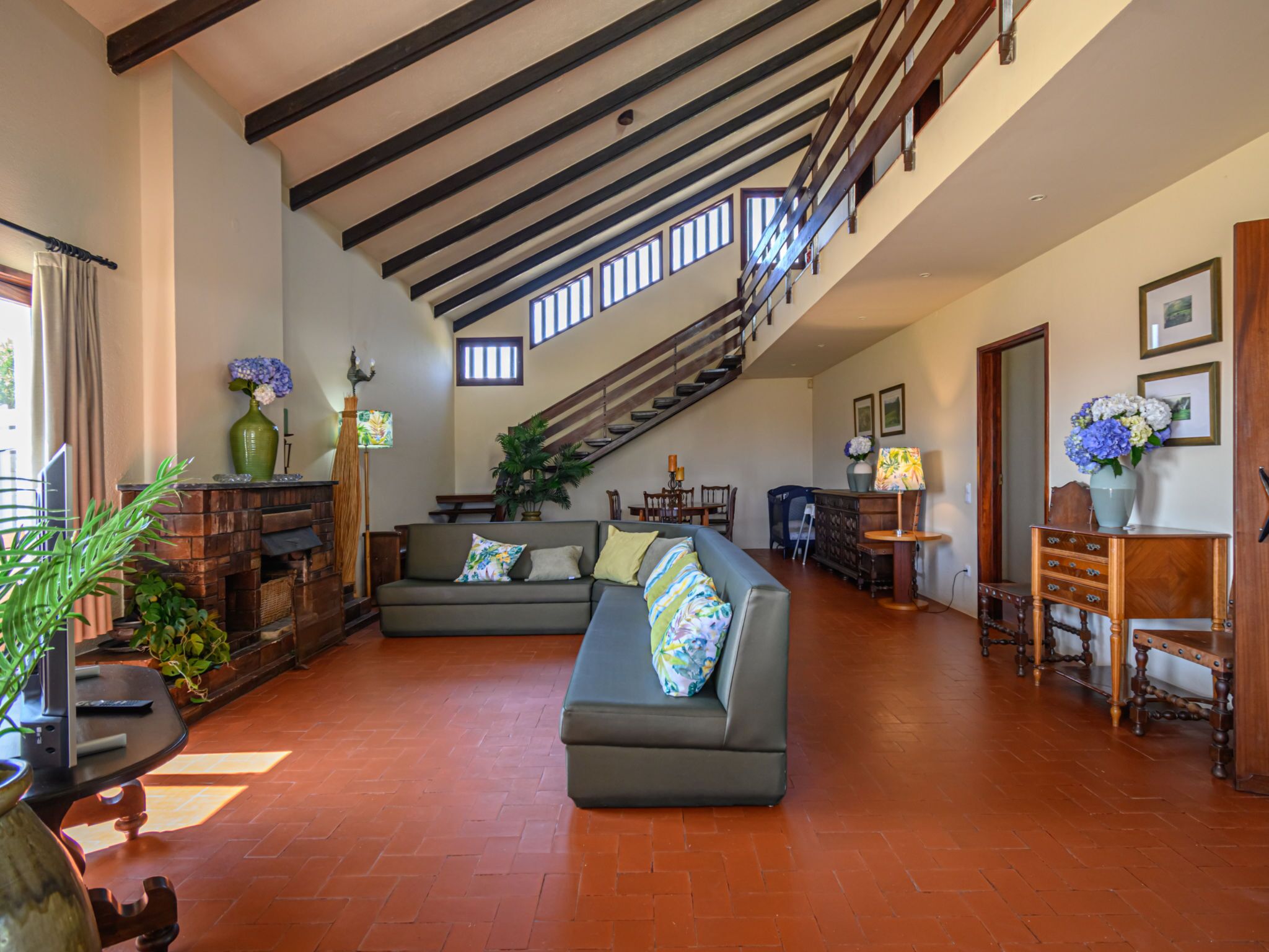 Télévision, cheminée