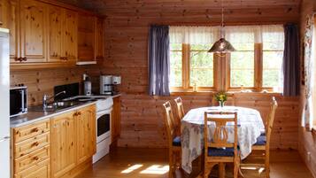 Frigorífic, microones, forn i utensilis de cuina, vaixella i coberteria