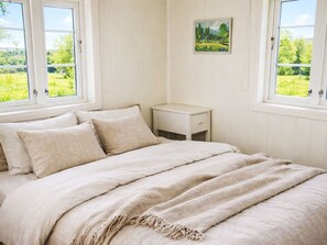 3 bedrooms, iron/ironing board