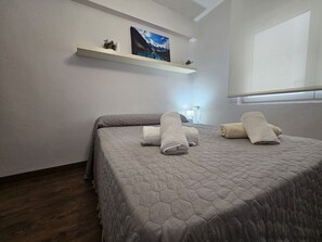 1 quarto, Wi-Fi de cortesia, roupa de cama