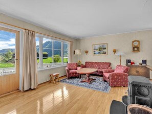 TV, fireplace, DVD player