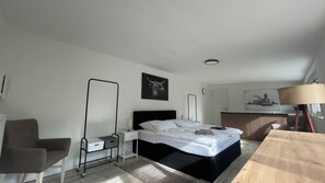 1 chambre, fer et planche à repasser, Wi-Fi, draps fournis