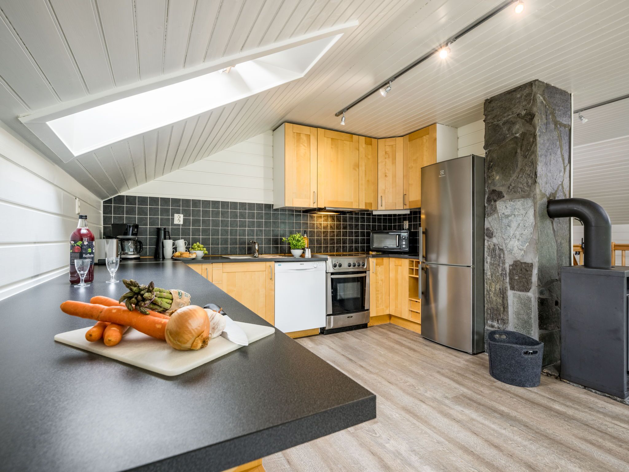 Kühlschrank, Mikrowelle, Ofen, Geschirrspüler