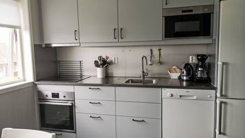 KylskÄp, mikrovÄgsugn, ugn och diskmaskin