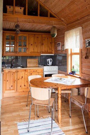 Fridge, microwave, oven, cookware/dishes/utensils