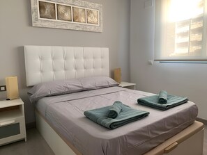 2 makuuhuonetta, silitysrauta/-lauta, ilmainen Wi-Fi, vuodevaatteet