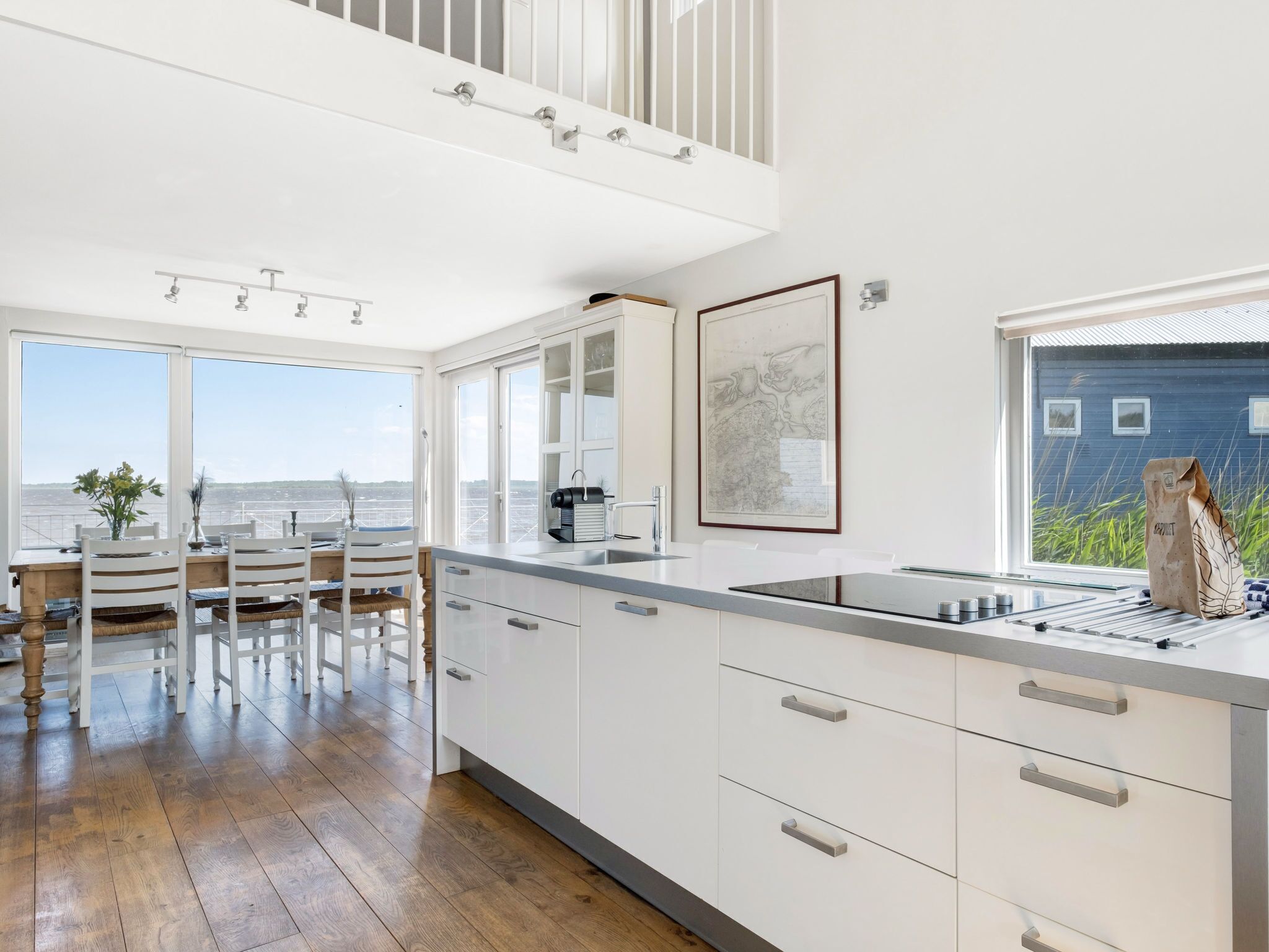 Kühlschrank, Mikrowelle, Geschirrspüler, Hochstuhl