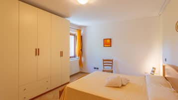 3 slaapkamers, een bureau, internet