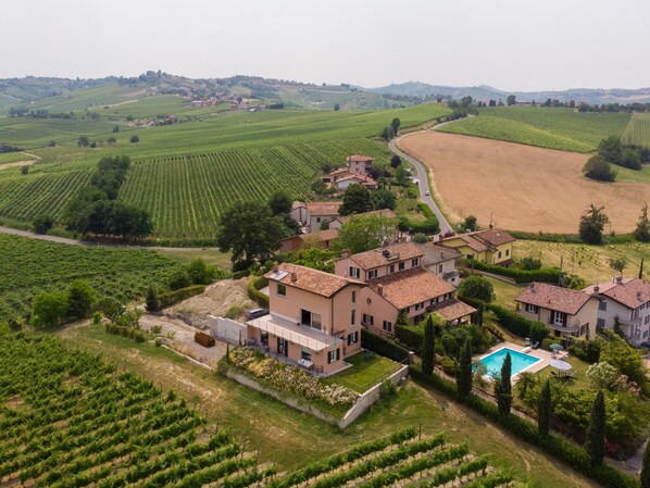 A rural villa with a swimming pool, surrounded by vineyards and fields. - Ca' del Vento by Interhome (Oltrepò Pavese)