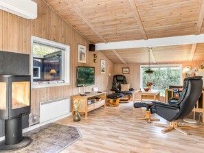 TV, fireplace - "Hillegonde" - 200m from the sea by Interhome (Sæby)