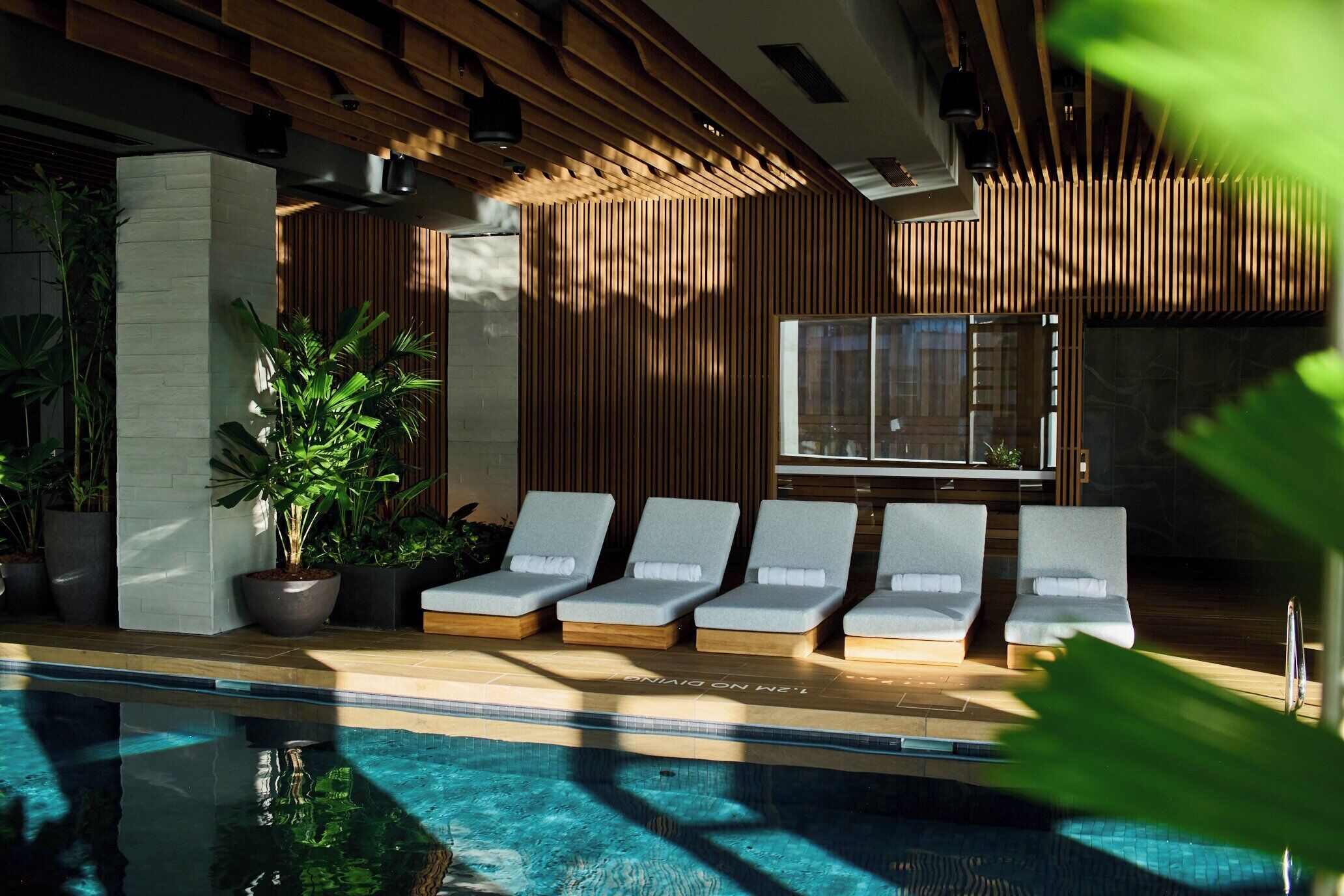 Una piscina cubierta